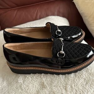 Naturalizer Edina Black Quilted Loafer. Size 8.